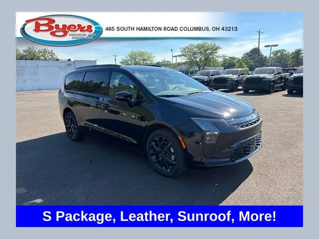 New 2027 Chrysler Pacifica Limited w/ Family Tech Group