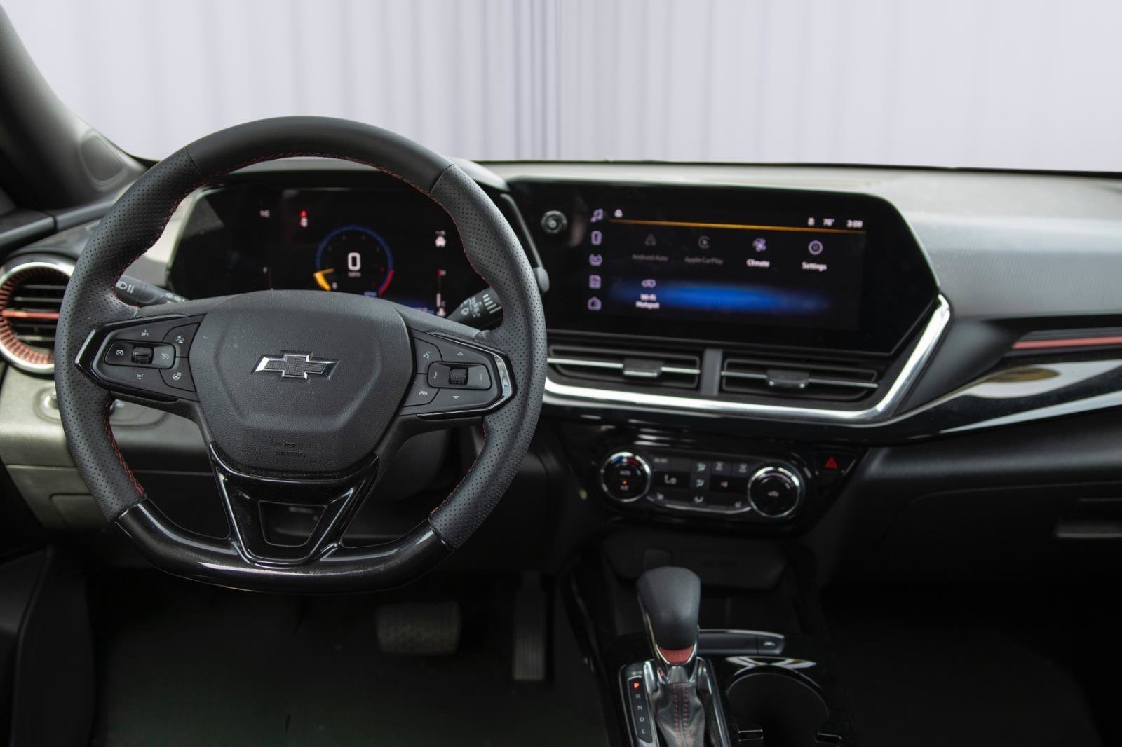 Used 2024 Chevrolet Trax RS w/ Driver Confidence Package FWD image 3