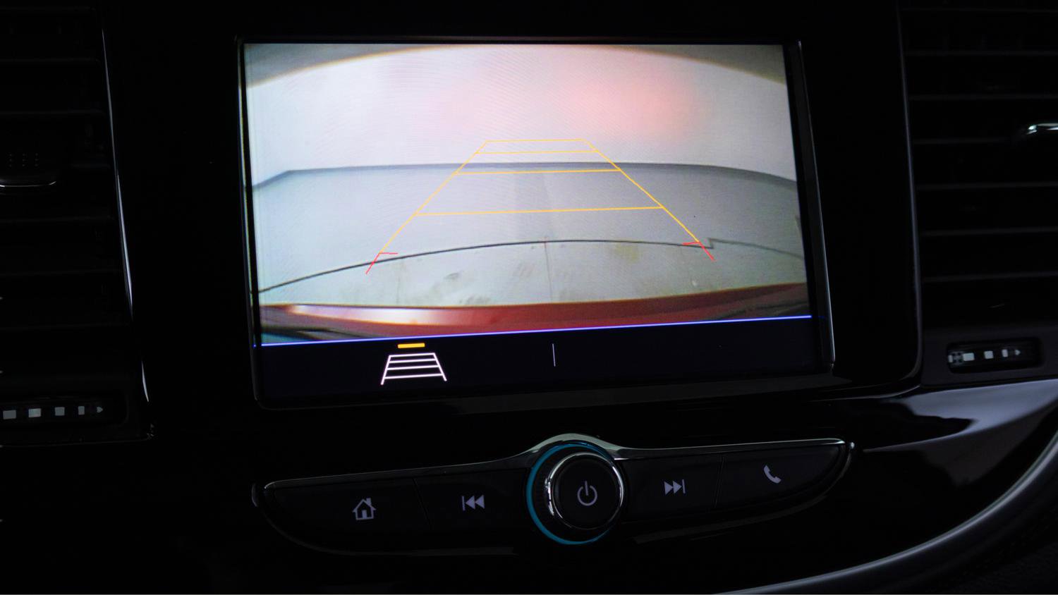 Certified 2022 Buick Encore Preferred AWD/4WD image 15