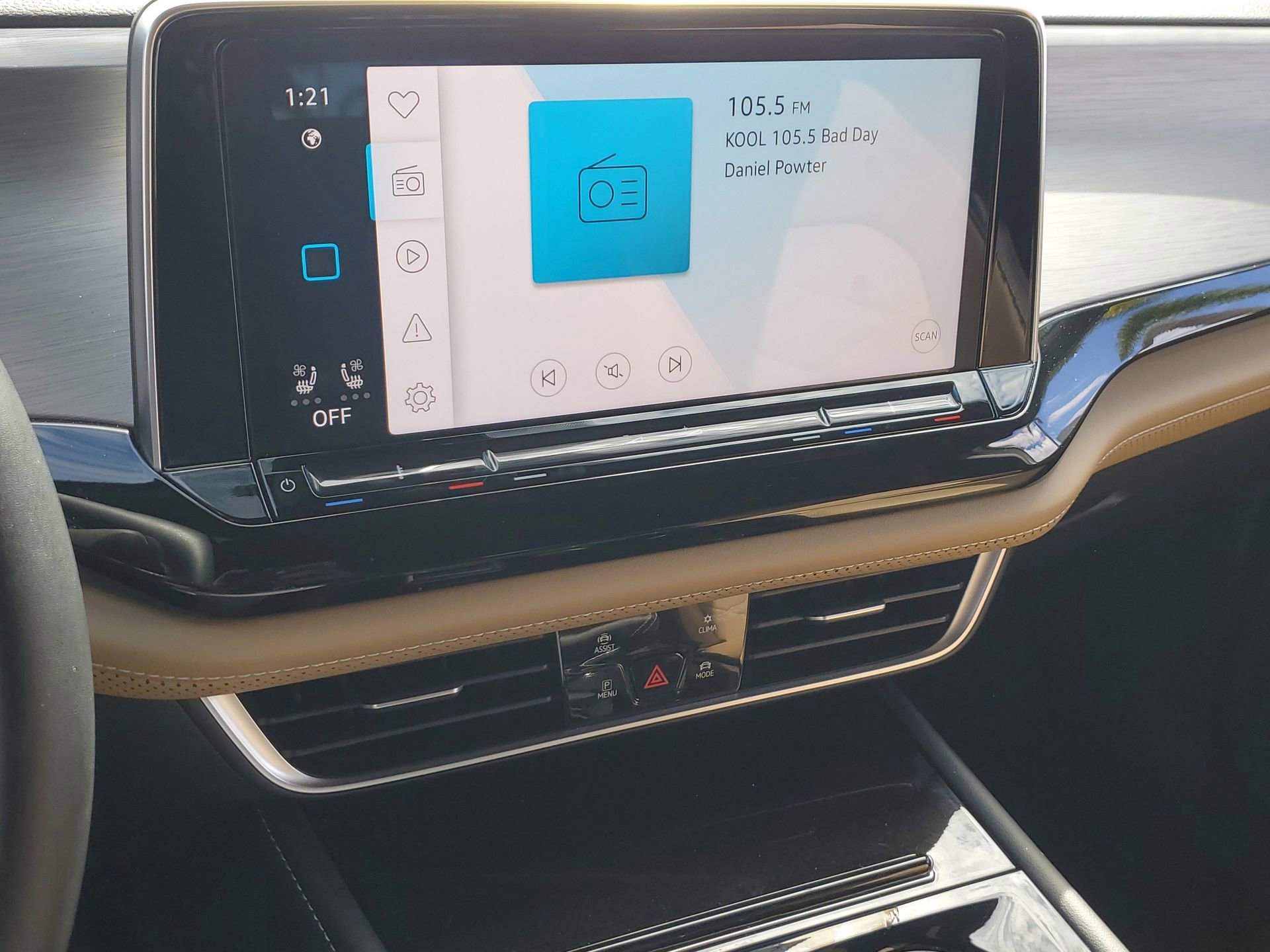 Used 2025 Volkswagen Atlas Cross Sport SE w/ Black Wheel Package image 26