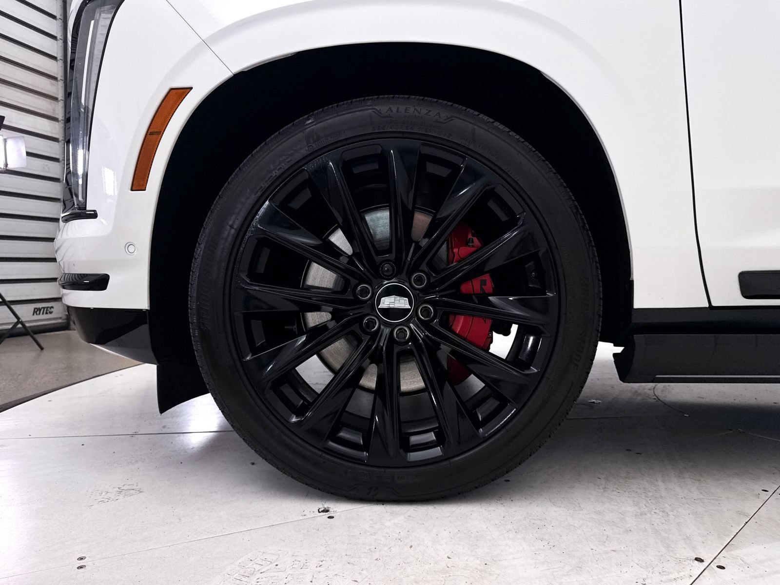 Used 2025 Cadillac Escalade Sport Platinum w/ LPO, ONYX Package AWD/4WD image 17