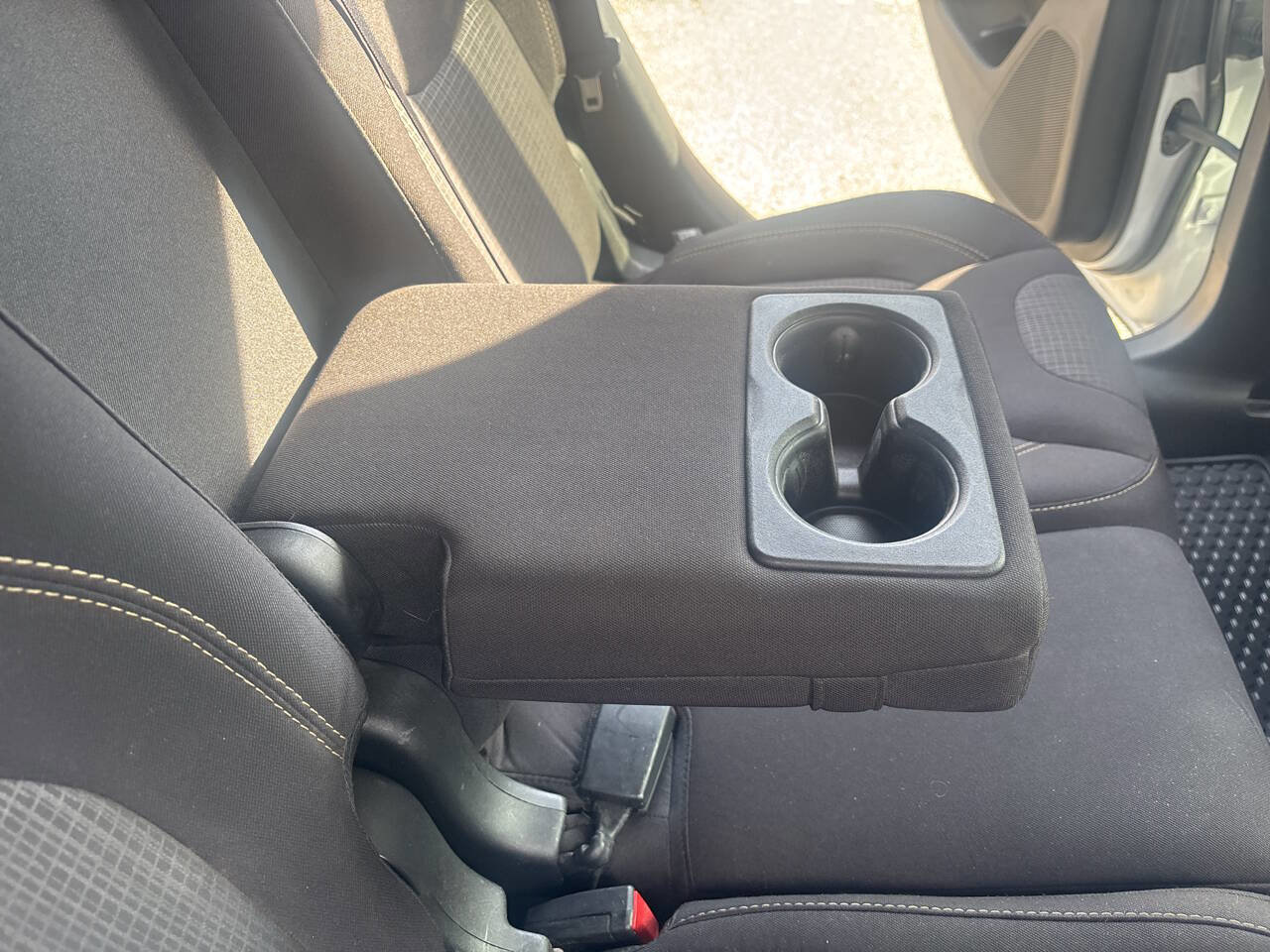 Used 2016 Jeep Cherokee Latitude w/ Cold Weather Group image 27