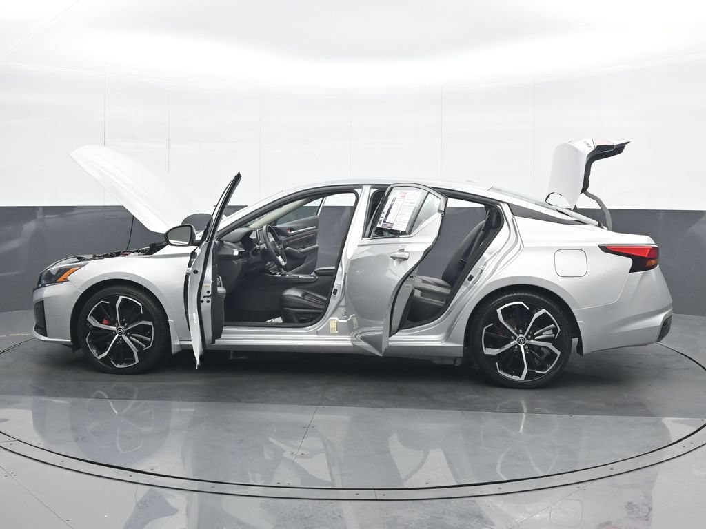 Used 2023 Nissan Altima 2.5 SR FWD image 38