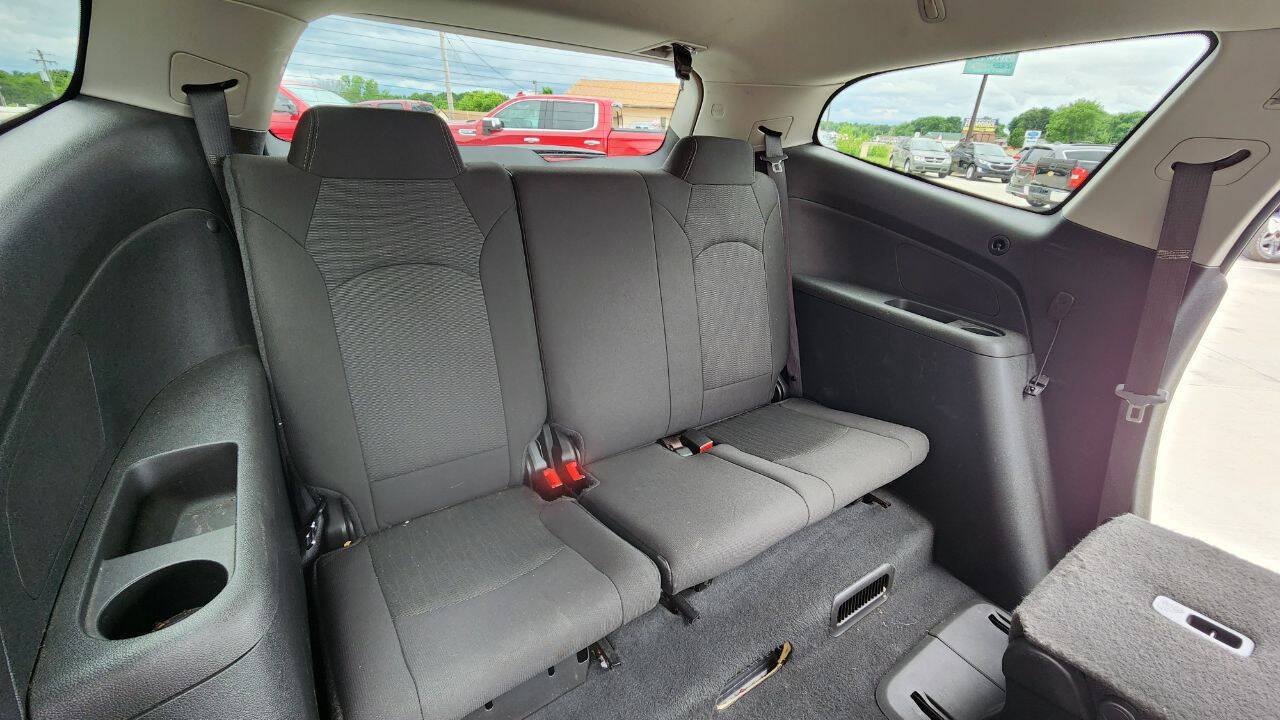 Used 2017 Chevrolet Traverse LT w/ Style and Technology Package FWD image 24