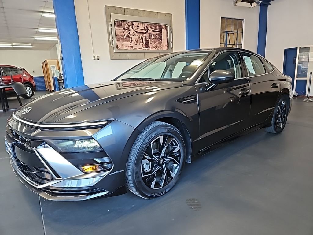 Used 2025 Hyundai Sonata SEL image 1