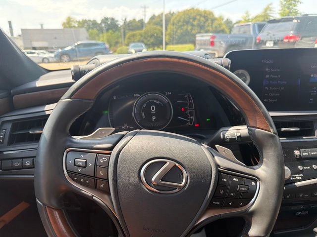 Used 2022 Lexus ES 300h Ultra Luxury w/ Accessory Package 2 FWD image 13