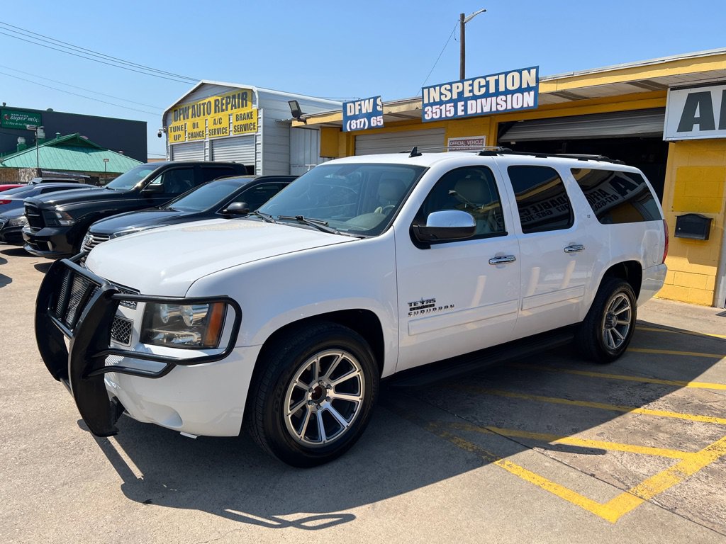 Used 2012 Chevrolet Suburban LT w/ Texas Edition RWD image 2
