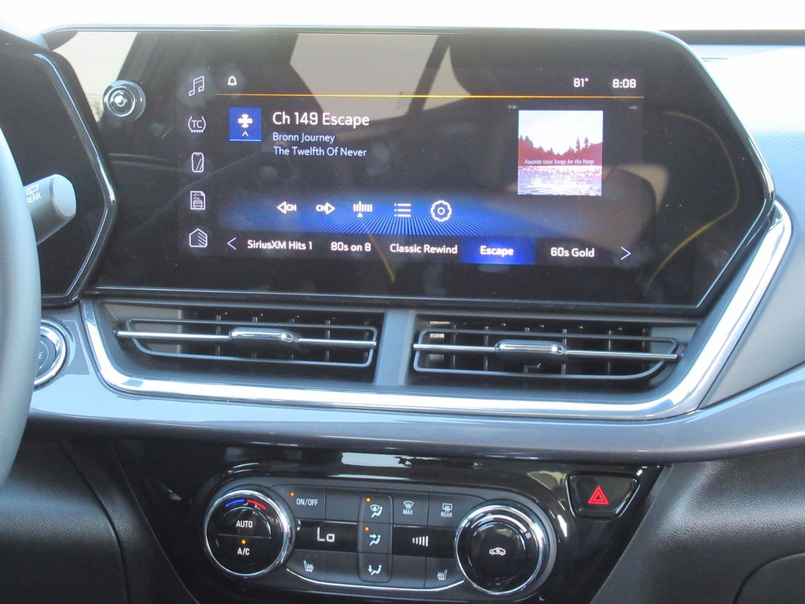 Used 2025 Chevrolet Trax ACTIV w/ Sunroof Package FWD image 15
