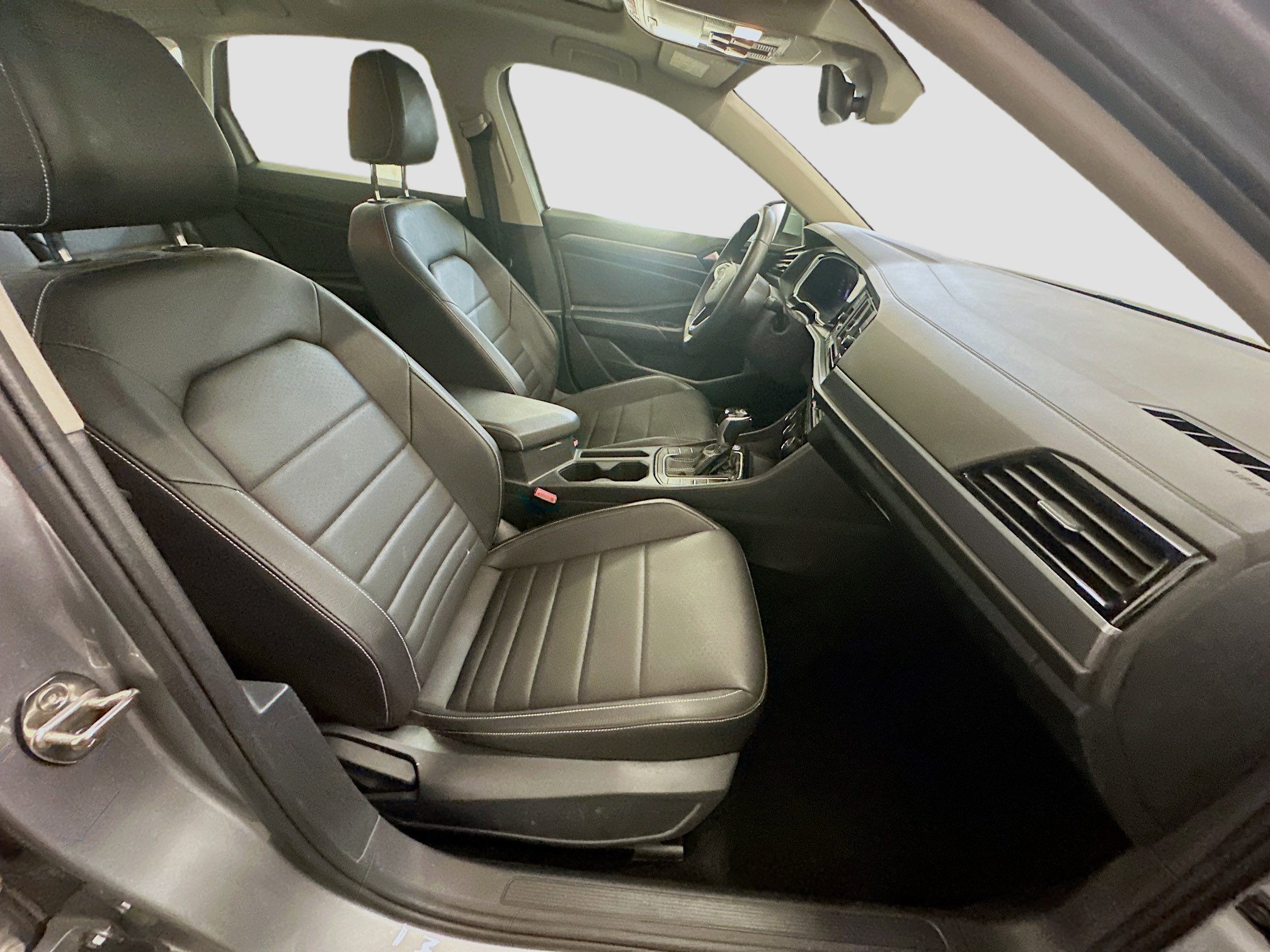 Used 2024 Volkswagen Jetta SE image 32