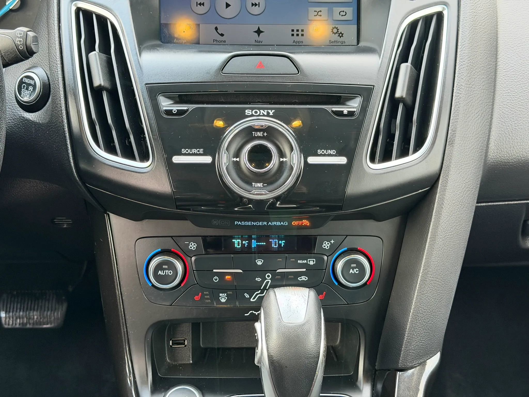 Used 2016 Ford Focus Titanium FWD image 29