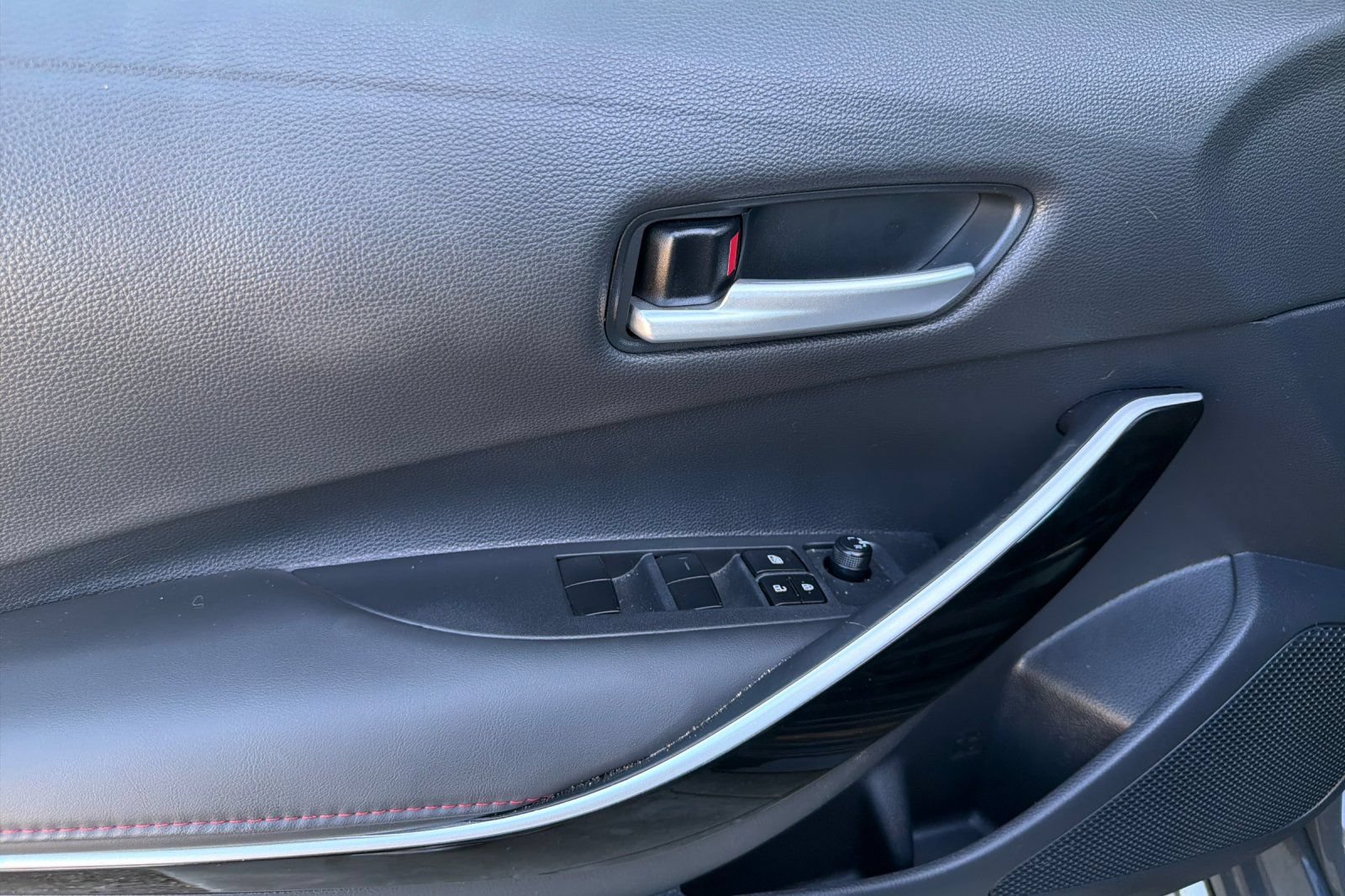 Used 2025 Toyota Corolla XSE FWD image 13
