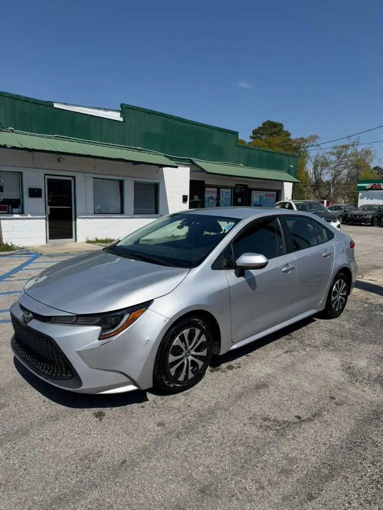 Used 2022 Toyota Corolla LE FWD image 3