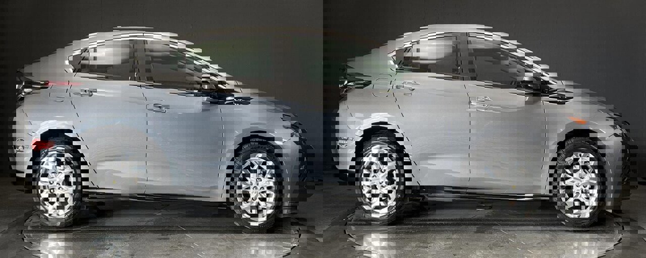 Used 2018 Chevrolet Volt Premier w/ Driver Confidence Package image 2