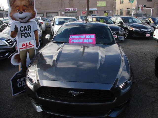 Used 2017 Ford Mustang Coupe image 1