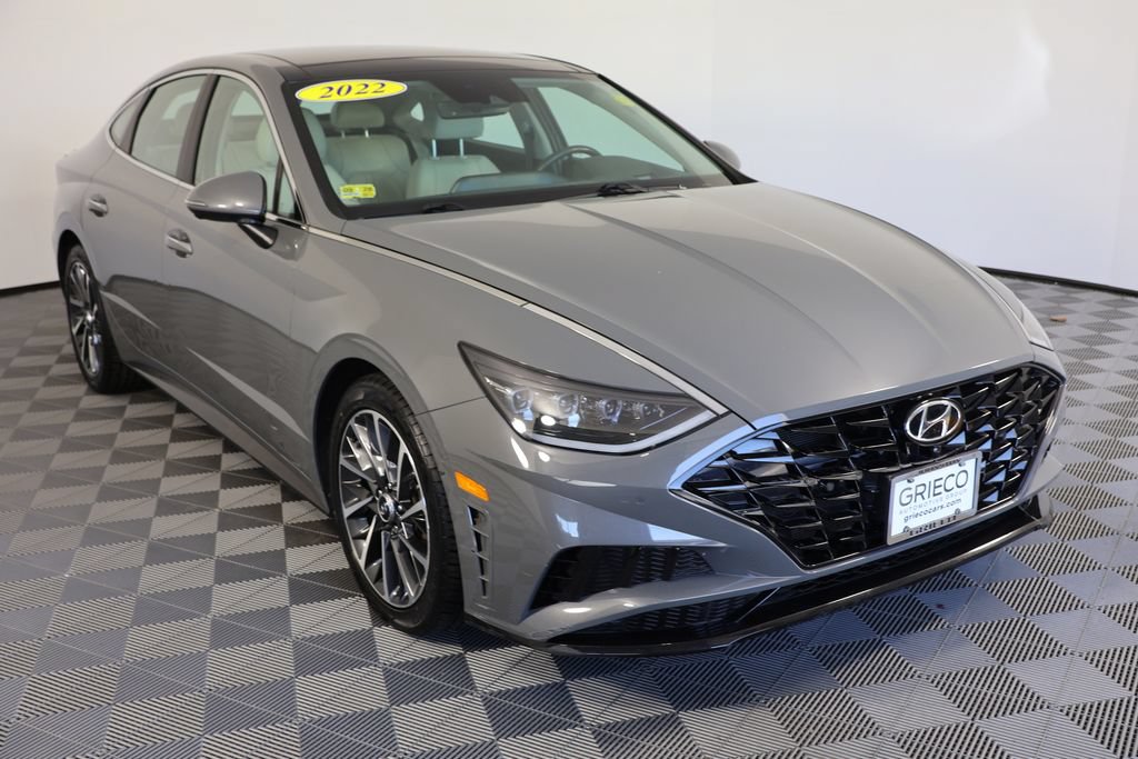 Used 2022 Hyundai Sonata Limited w/ Preferred Accessory Package FWD image 1