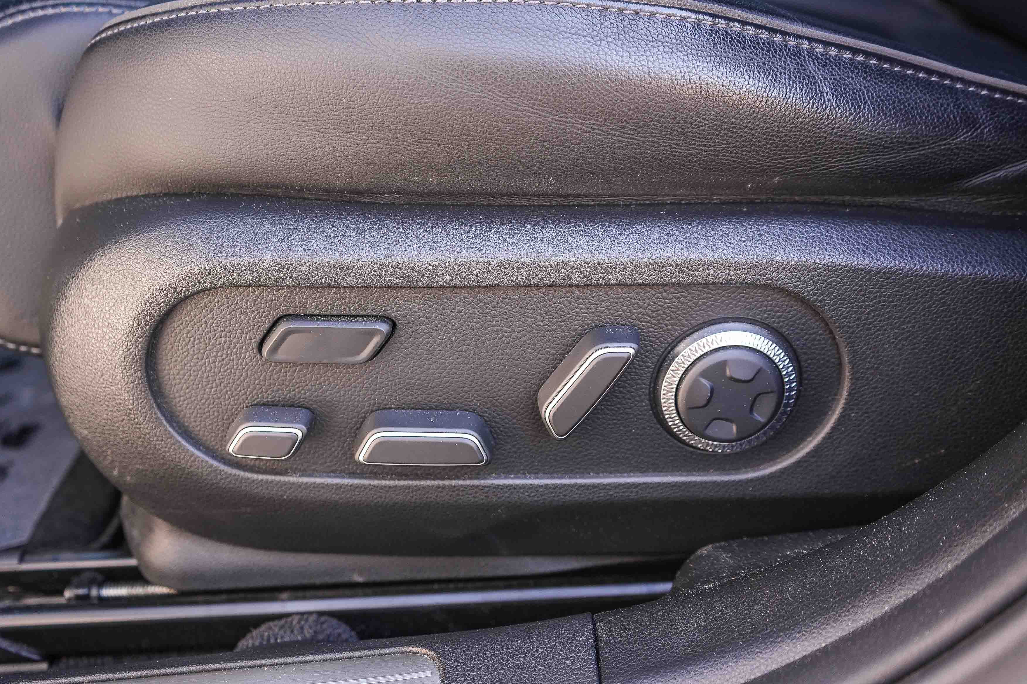 Used 2023 Genesis GV60 Advanced AWD/4WD image 23
