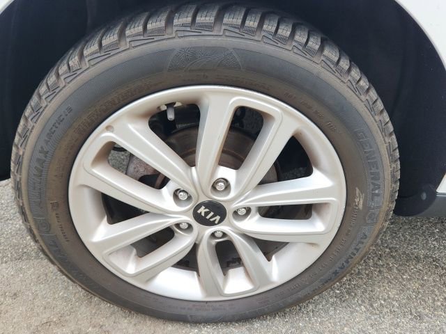 Used 2017 Kia Soul + image 9