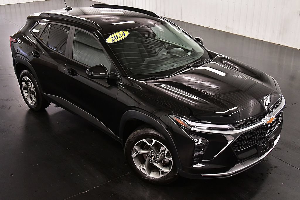 Used 2024 Chevrolet Trax LT w/ Driver Confidence Package FWD image 11