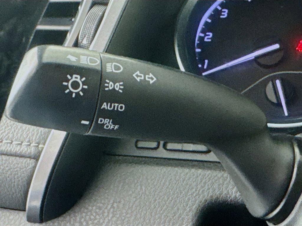 Used 2019 Toyota Camry SE image 12