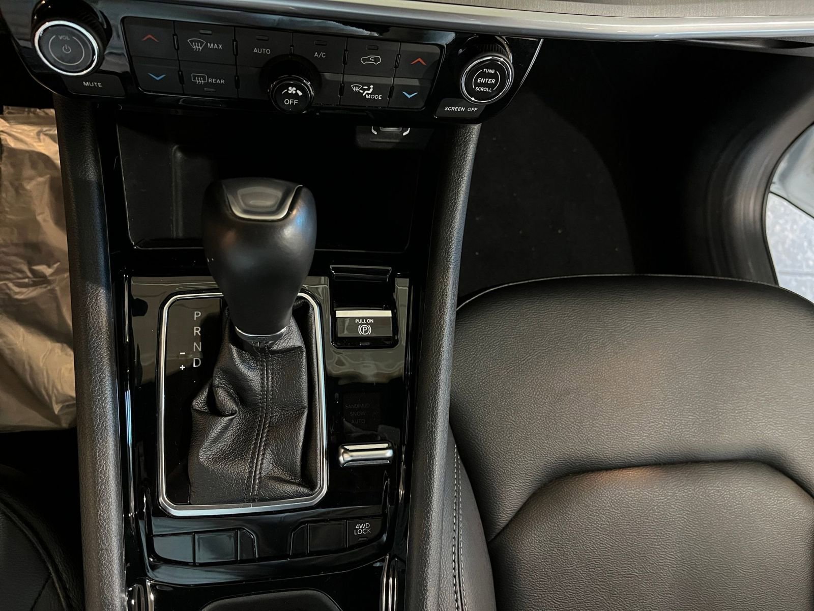 Used 2025 Jeep Compass Limited image 41