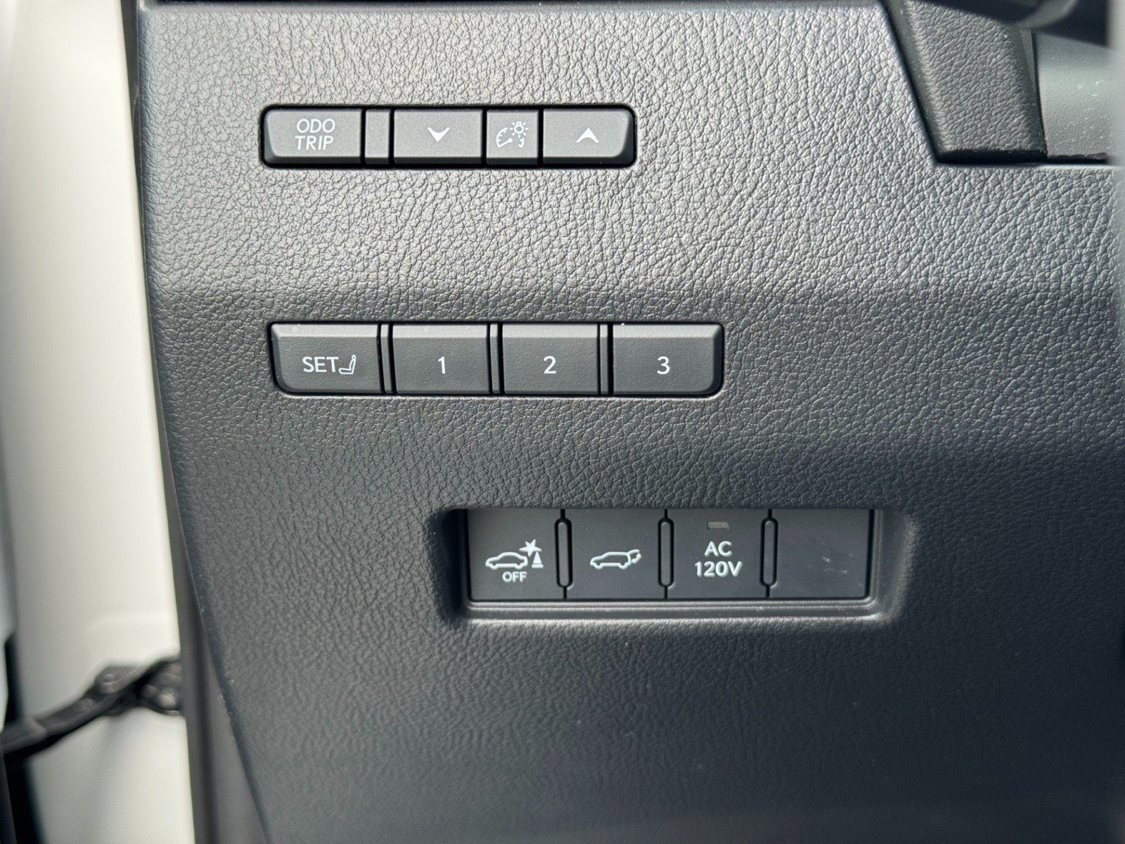Used 2024 Lexus GX 550 w/ Cold Area Package AWD/4WD image 18