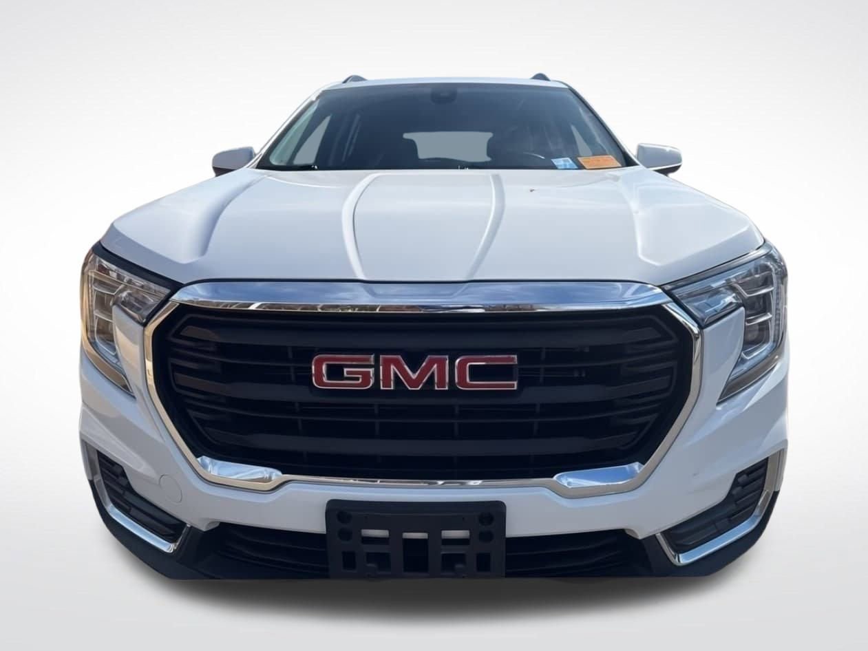 Used 2022 GMC Terrain SLE w/ Driver Convenience Package image 2