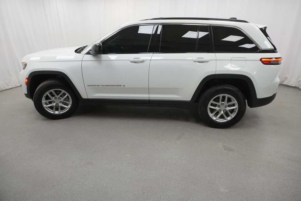 Certified 2024 Jeep Grand Cherokee Laredo X image 14