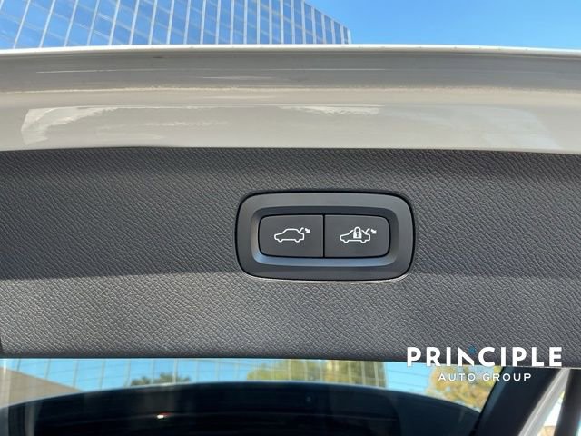 Certified 2021 Volvo XC90 T5 Momentum w/ Protection Package Premier image 32
