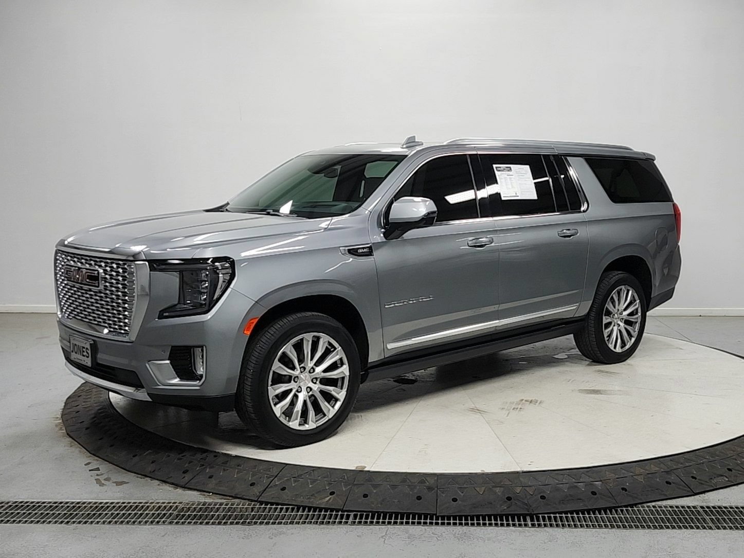 Used 2023 GMC Yukon XL Denali RWD image 3