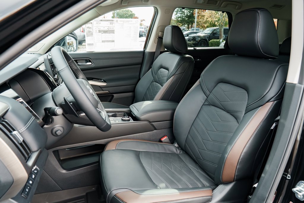 New 2025 Nissan Pathfinder Platinum image 23