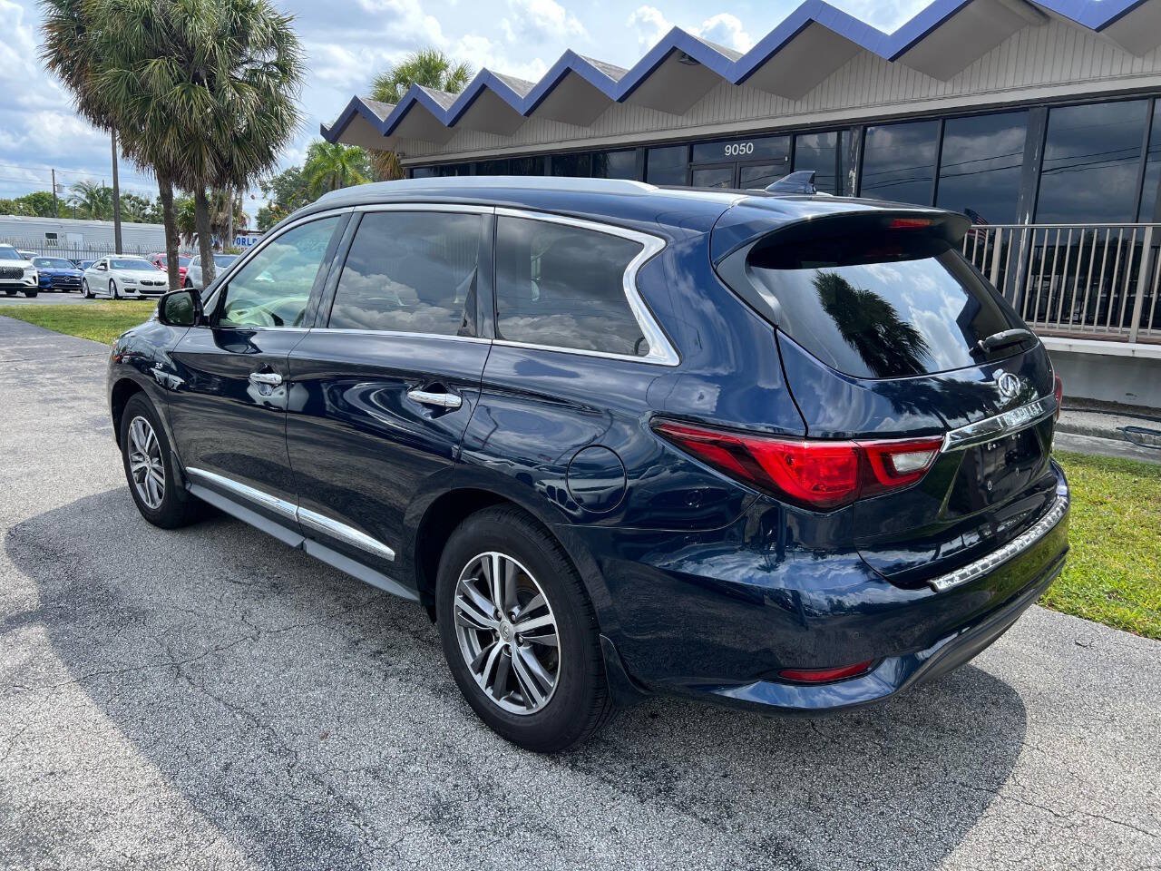 Used 2020 INFINITI QX60 Luxe w/ Essential Package FWD image 7