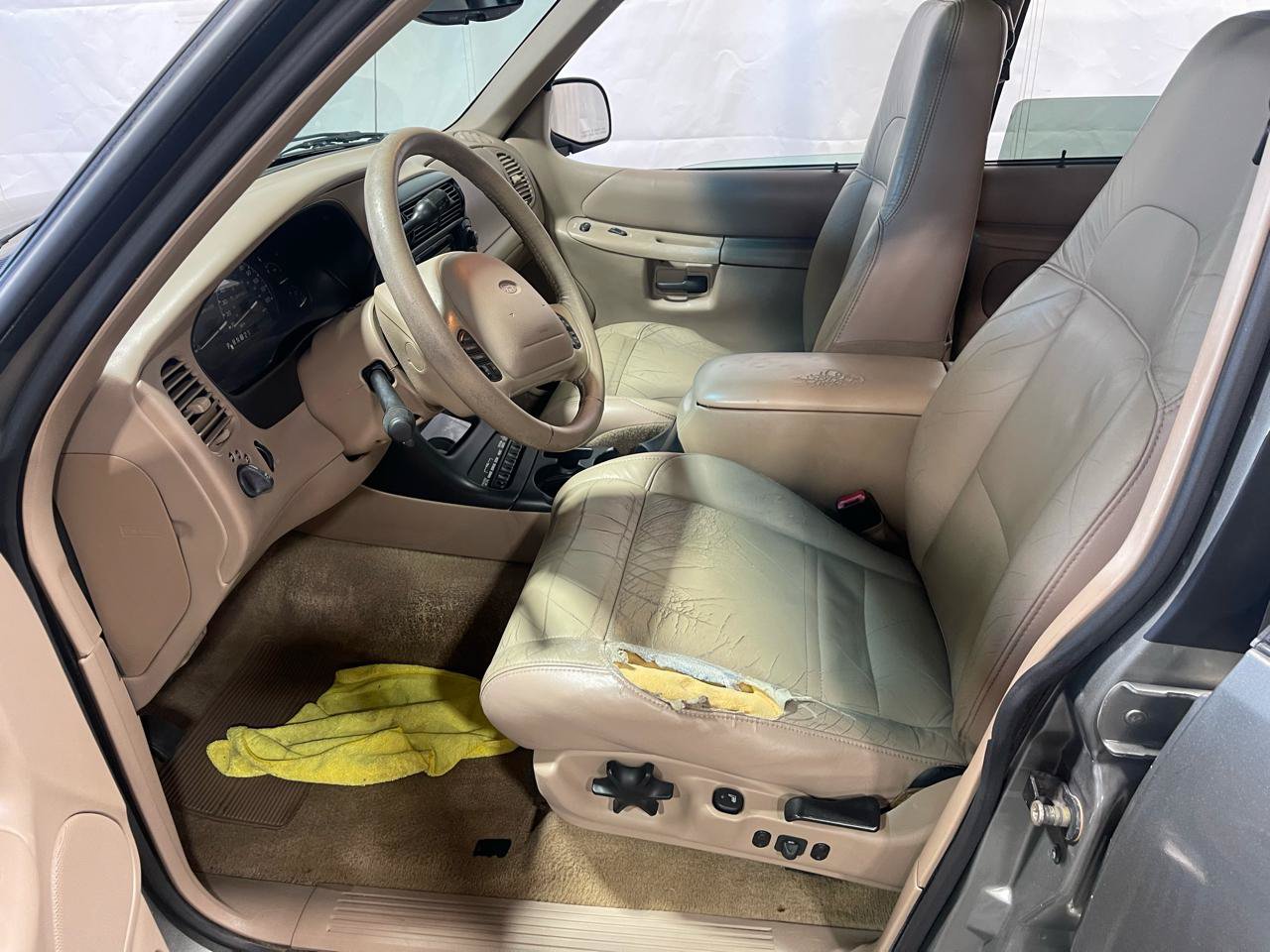 Used 2000 Ford Explorer Eddie Bauer AWD/4WD image 23