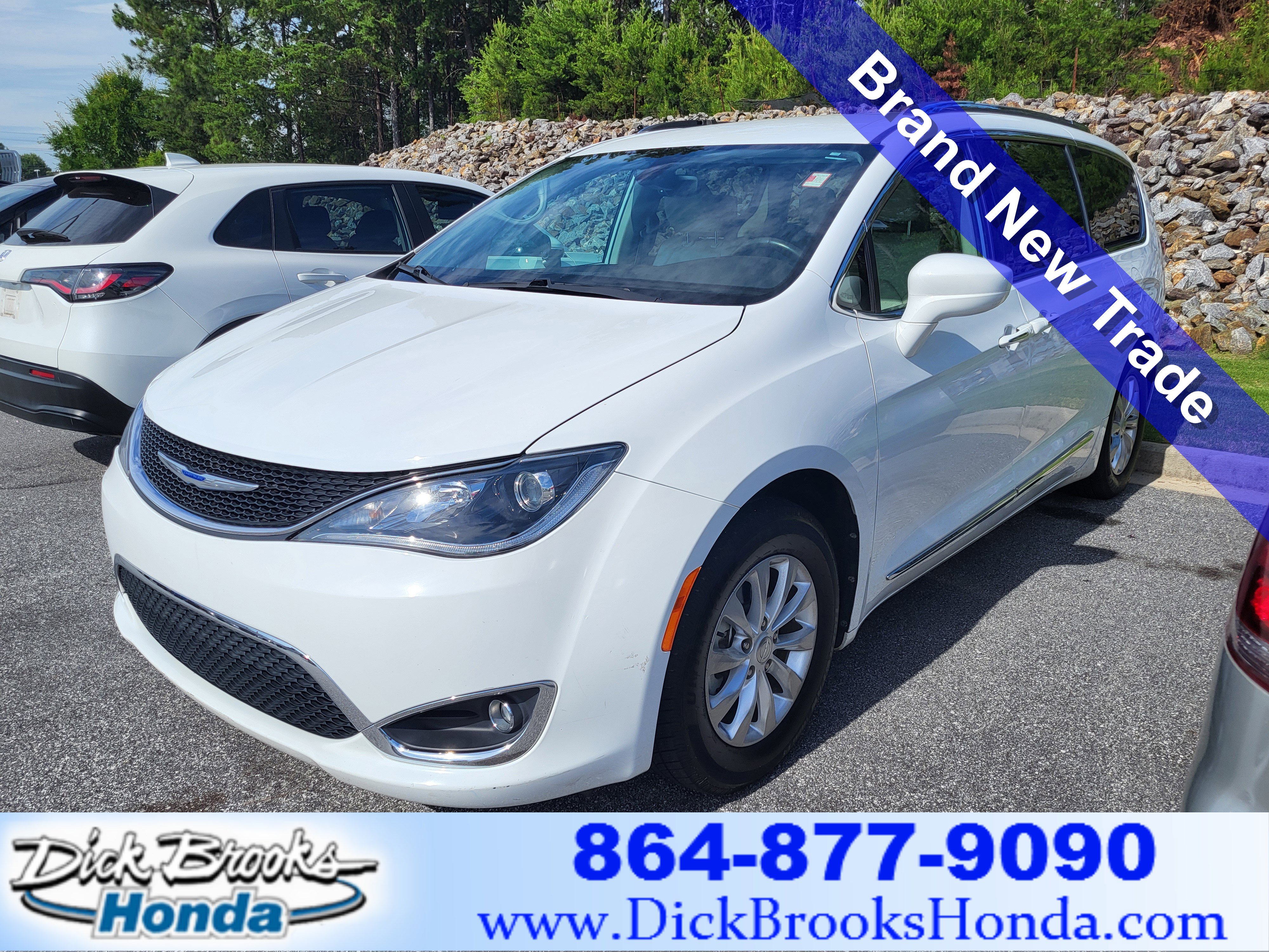 Used 2018 Chrysler Pacifica Touring-L Plus FWD image 1