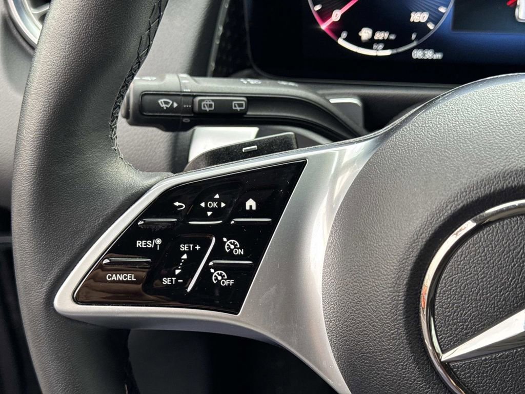 Used 2025 Mercedes-Benz GLB 250 4MATIC image 27