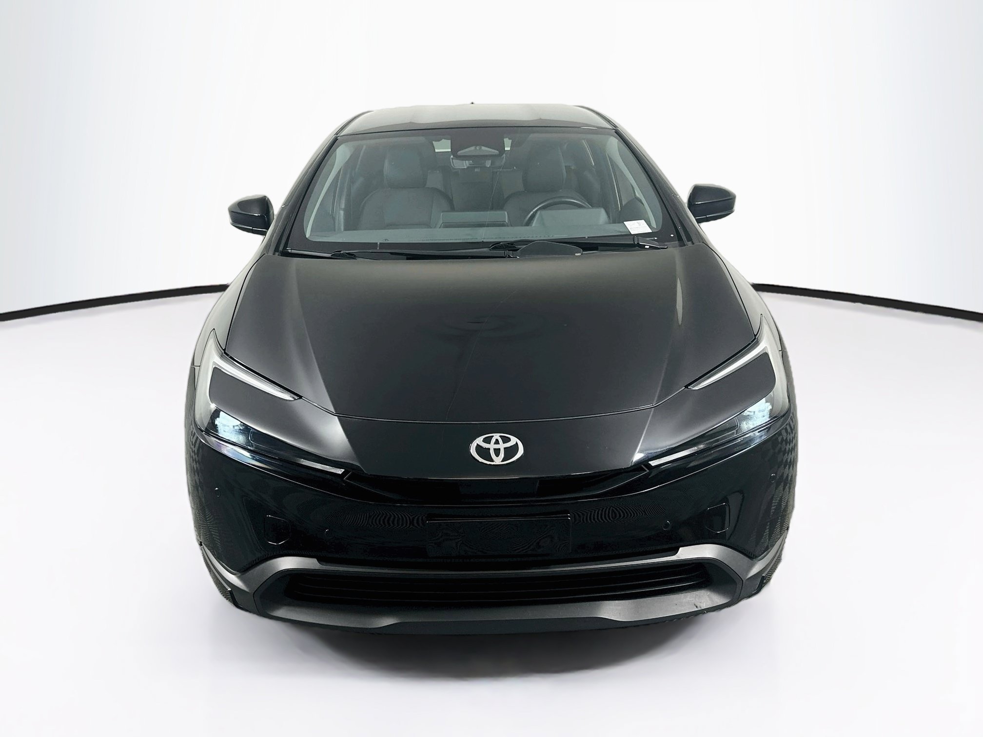Used 2024 Toyota Prius LE FWD image 2