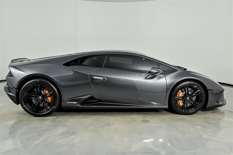 Used 2020 Lamborghini Huracan EVO RWD image 10