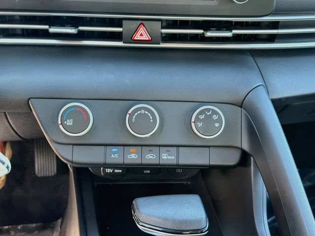 Certified 2024 Hyundai Elantra SE FWD image 15
