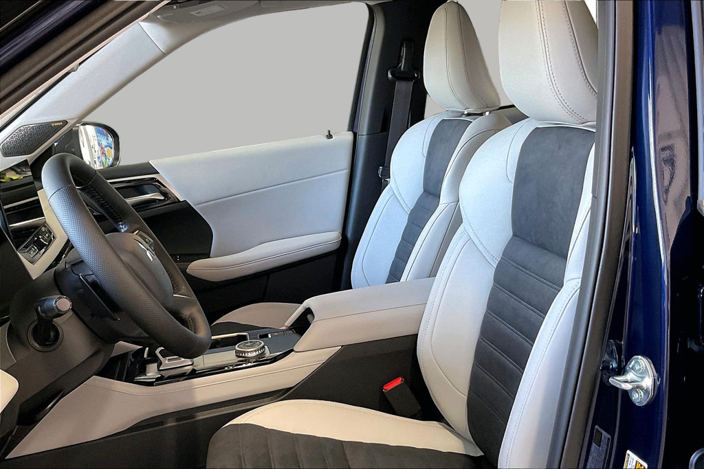 New 2026 Mitsubishi Outlander SE FWD image 9