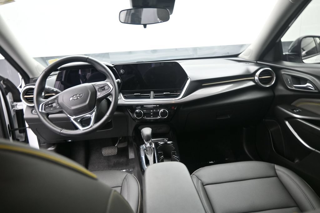 Used 2025 Chevrolet Trax ACTIV w/ Sunroof Package FWD image 15