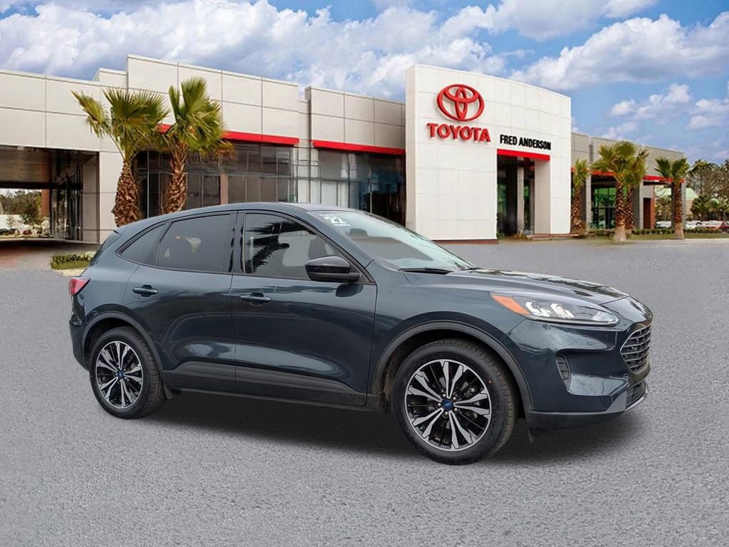 Used 2022 Ford Escape SE w/ SE Sport Appearance Package image 2