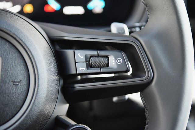 Used 2025 Porsche Cayenne Coupe AWD/4WD image 35