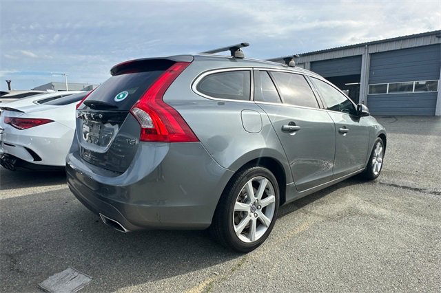 Used 2017 Volvo V60 T5 Platinum image 3