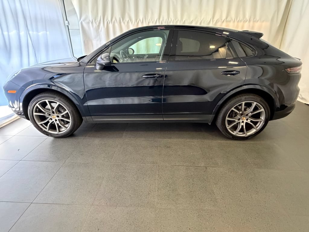 Certified 2023 Porsche Cayenne Coupe AWD/4WD image 2