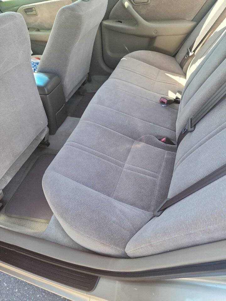 Used 1998 Toyota Camry LE FWD image 8