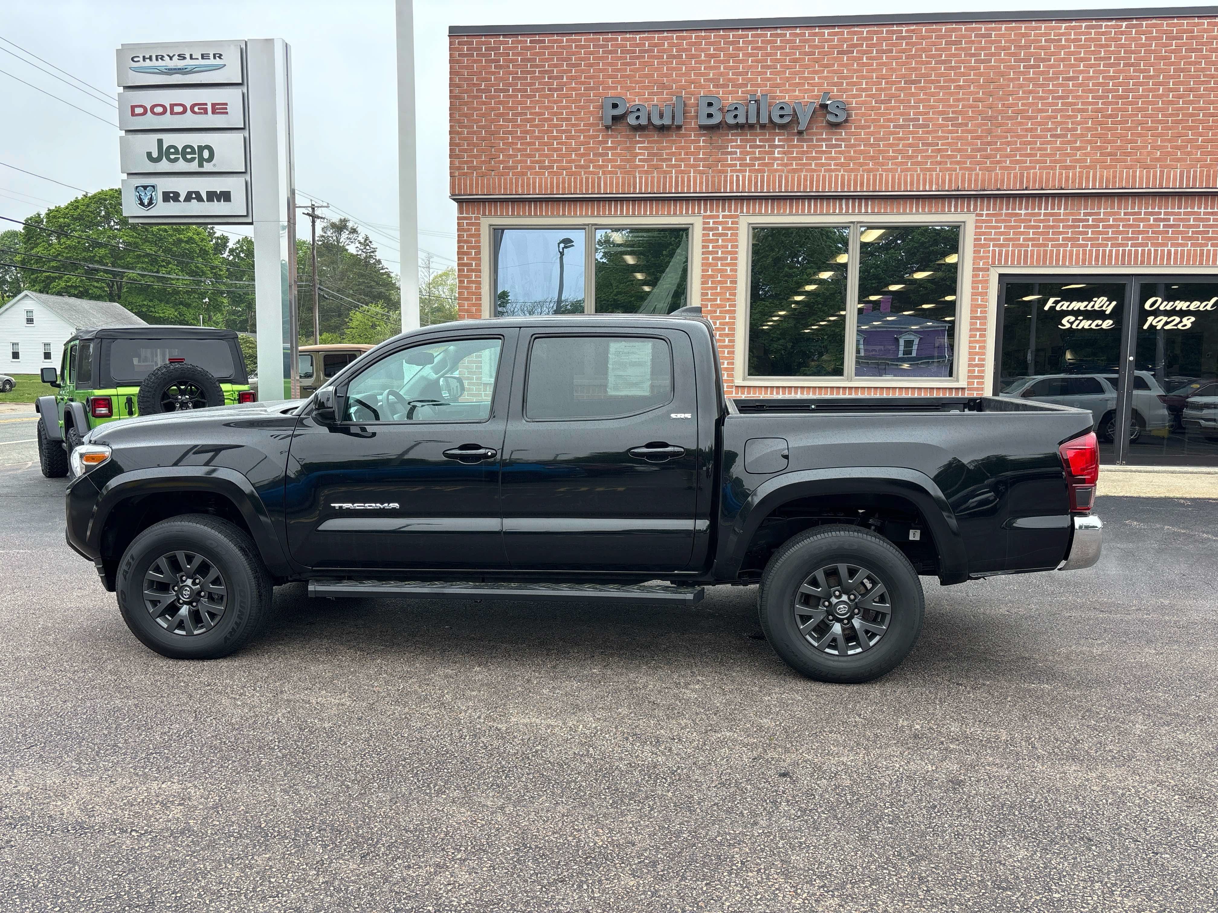Used 2023 Toyota Tacoma SR5 AWD/4WD image 36