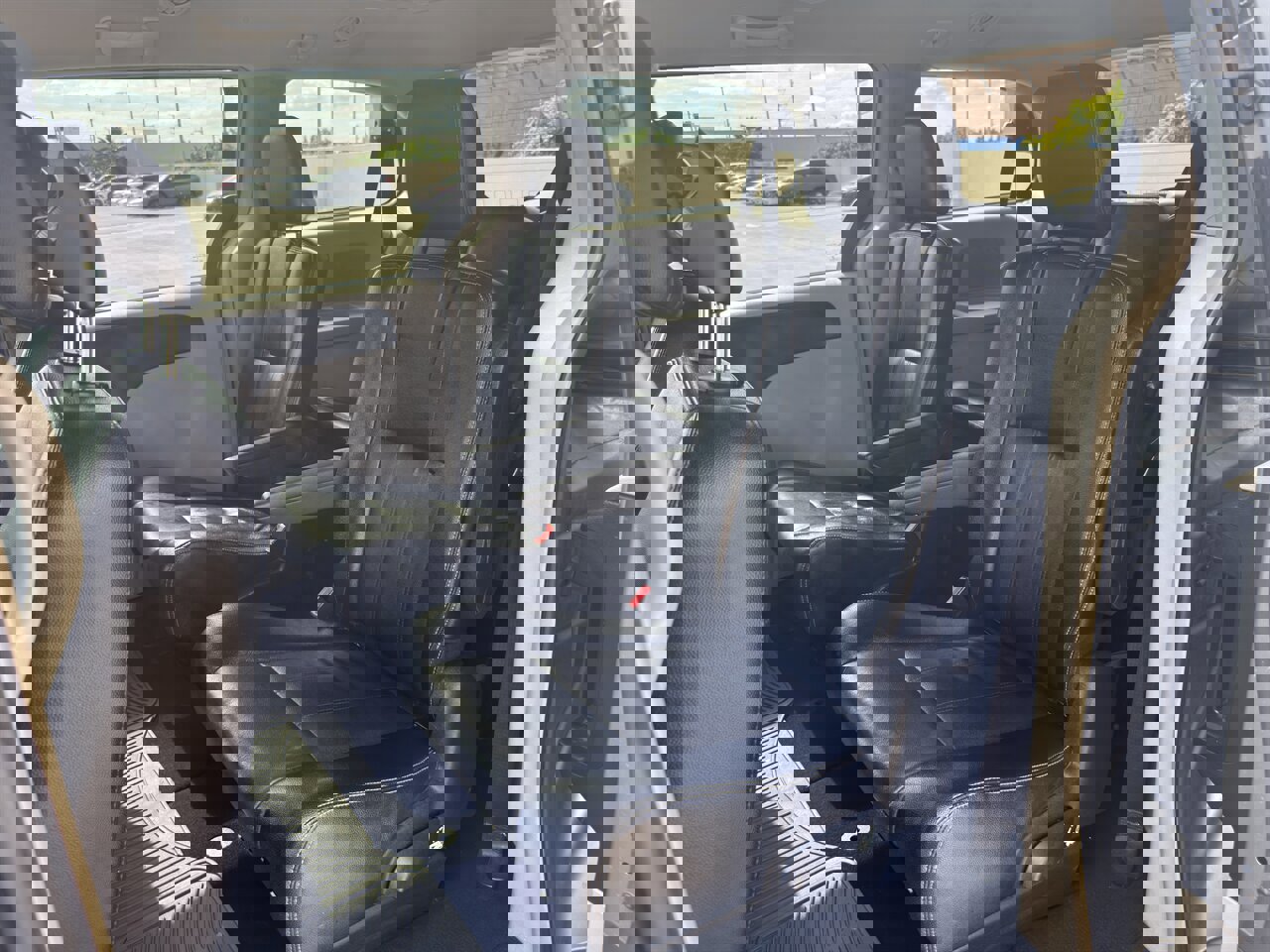 Used 2015 Chrysler Town & Country Touring image 9