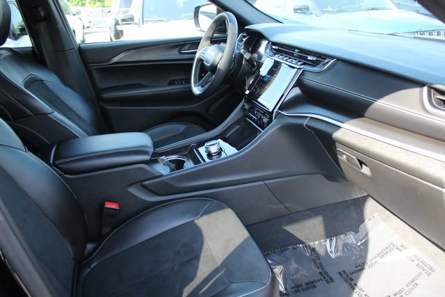 Used 2024 Jeep Grand Cherokee L Altitude AWD/4WD image 34