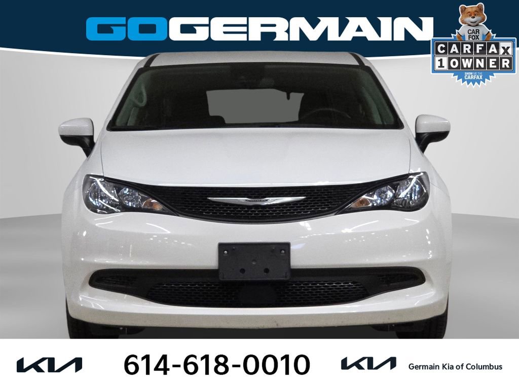 Used 2023 Chrysler Voyager LX image 3