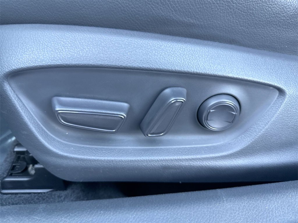 Used 2018 Toyota Camry XLE image 14