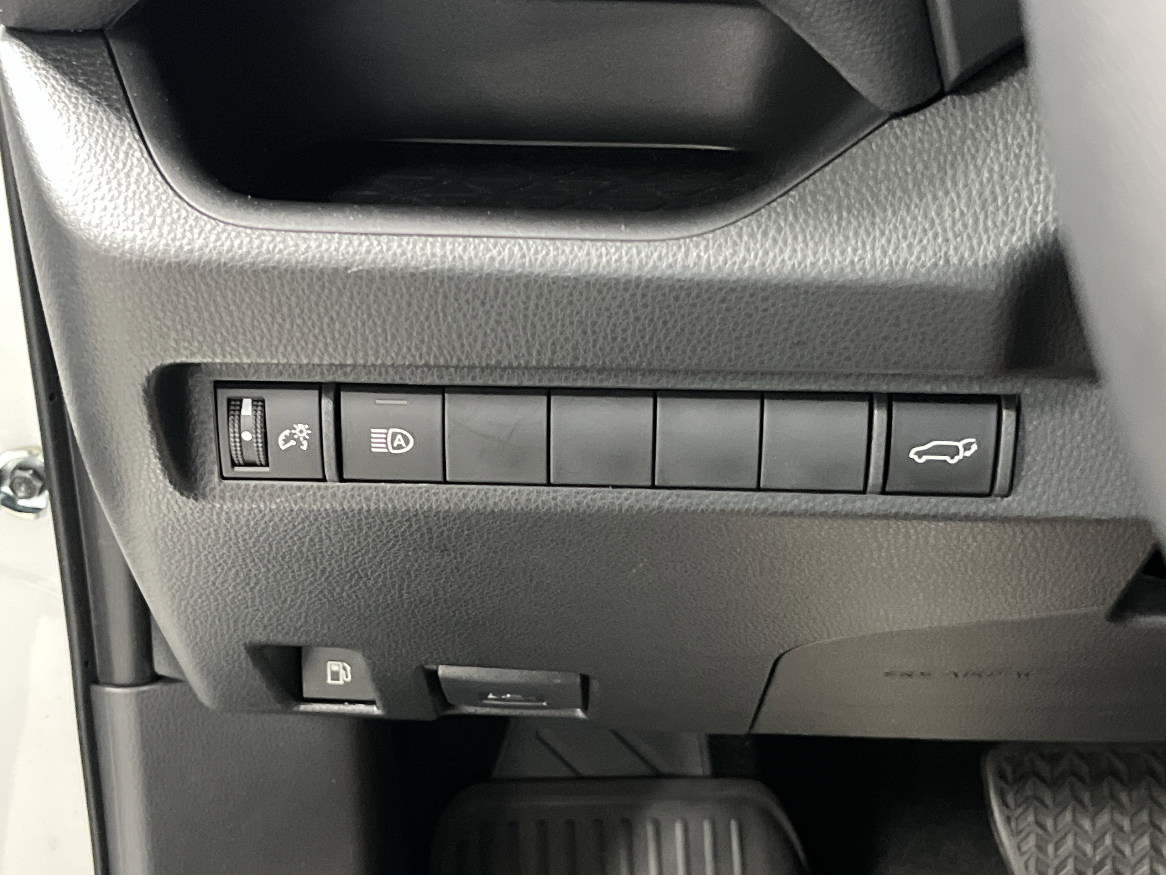 Certified 2025 Toyota RAV4 XLE Premium AWD/4WD image 35